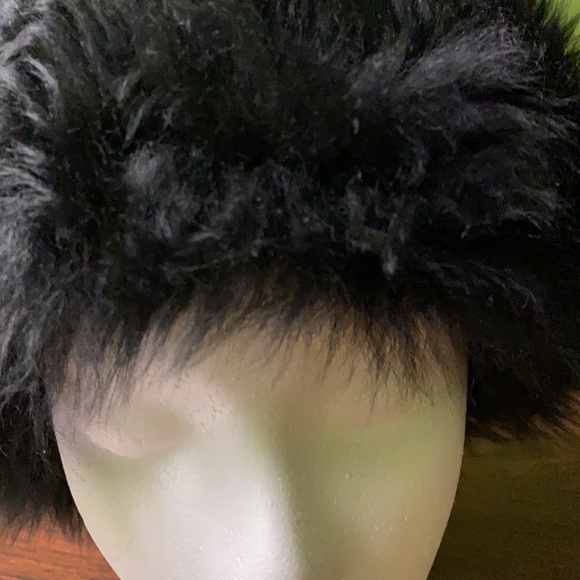 Black Tucsan Lamb Fur Hat - Picture 2 of 4
